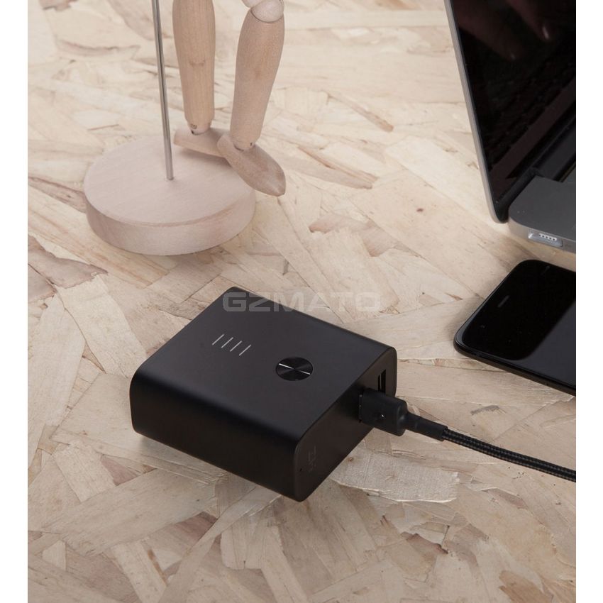 Plugornot Zero 6700mAh Integrated Battery Fast Charge USB Power Adapter