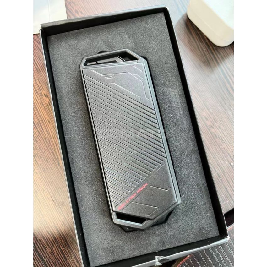 ROG Strix Arion M.2 NVMe SSD Enclosure—USB3.2 GEN2 Type-C (10 Gbps), Dual USB-C to C and USB-C to A Cables, Screwdriver-Free, Thermal Pads Included, Fits PCIe 2280/2260/2242/2230 M key/B+M Key