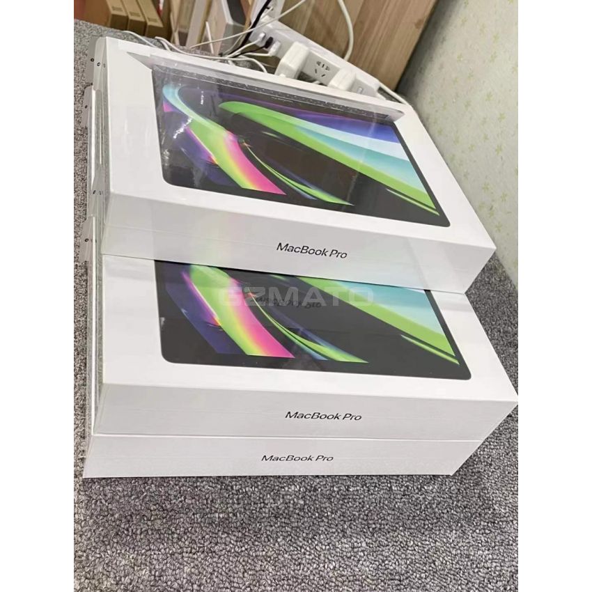 NEW Apple MacBook Pro 13-inch US Version M1 Chip RAM 8GB SSD 256GB Retina display with True Tone Touch Bar & ID  - Space Gray