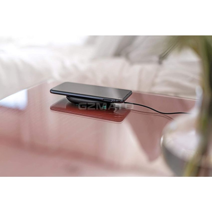 mophie Wireless 10W Charging Pad - Made for Apple Airpods, Iphone 11 Pro Max / XS Max, iPhone 11 Pro / XS, Iphone 11 / XR and Other Qi-Enabled Devices - Black