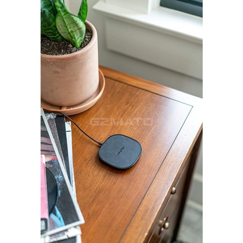mophie Wireless 10W Charging Pad - Made for Apple Airpods, Iphone 11 Pro Max / XS Max, iPhone 11 Pro / XS, Iphone 11 / XR and Other Qi-Enabled Devices - Black