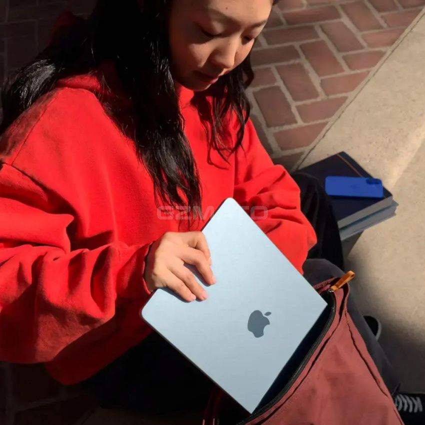 Apple - 13-inch MacBook Air M4 chip 256GB SSD 16GB Memory 10-Core CPU 8-Core GPU - Built for Apple Intelligence - Silver