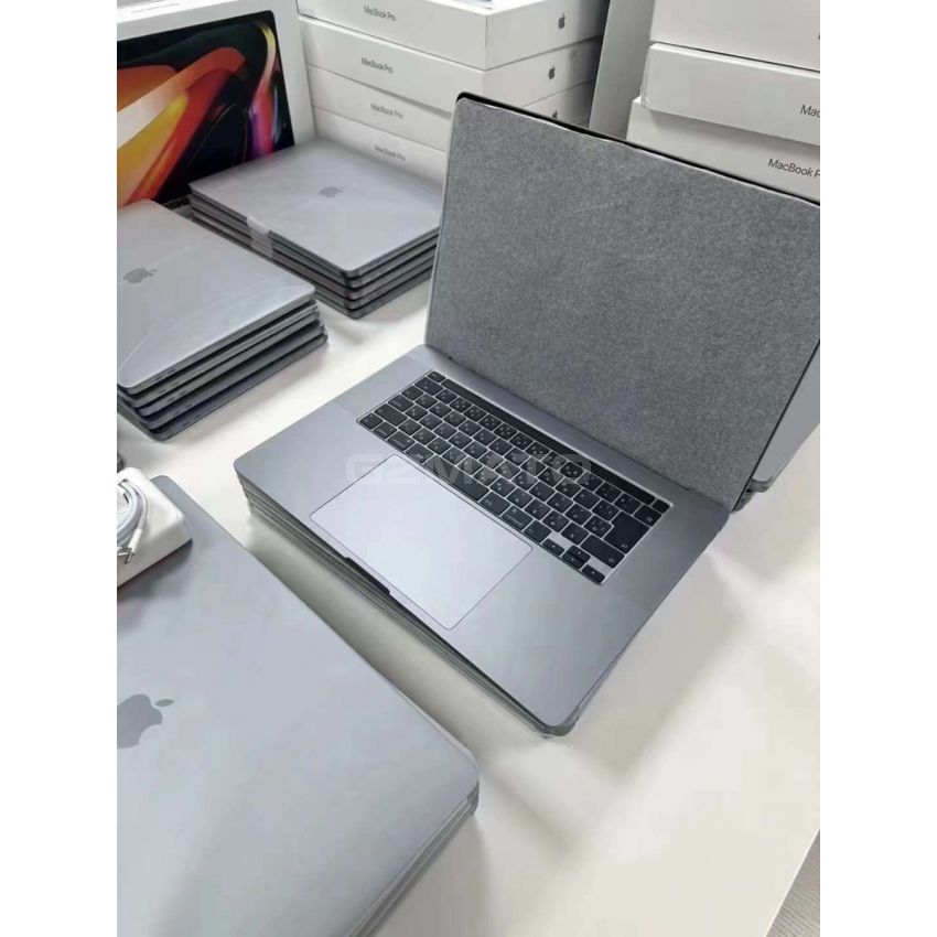 Apple - MacBook Pro 16 Inches Intel Core i7 2.6GHz RAM 16GB SSD 512GB Radeon Pro 5300M VJ2 - 2019 -2020 Official Refurbished - Space Gray