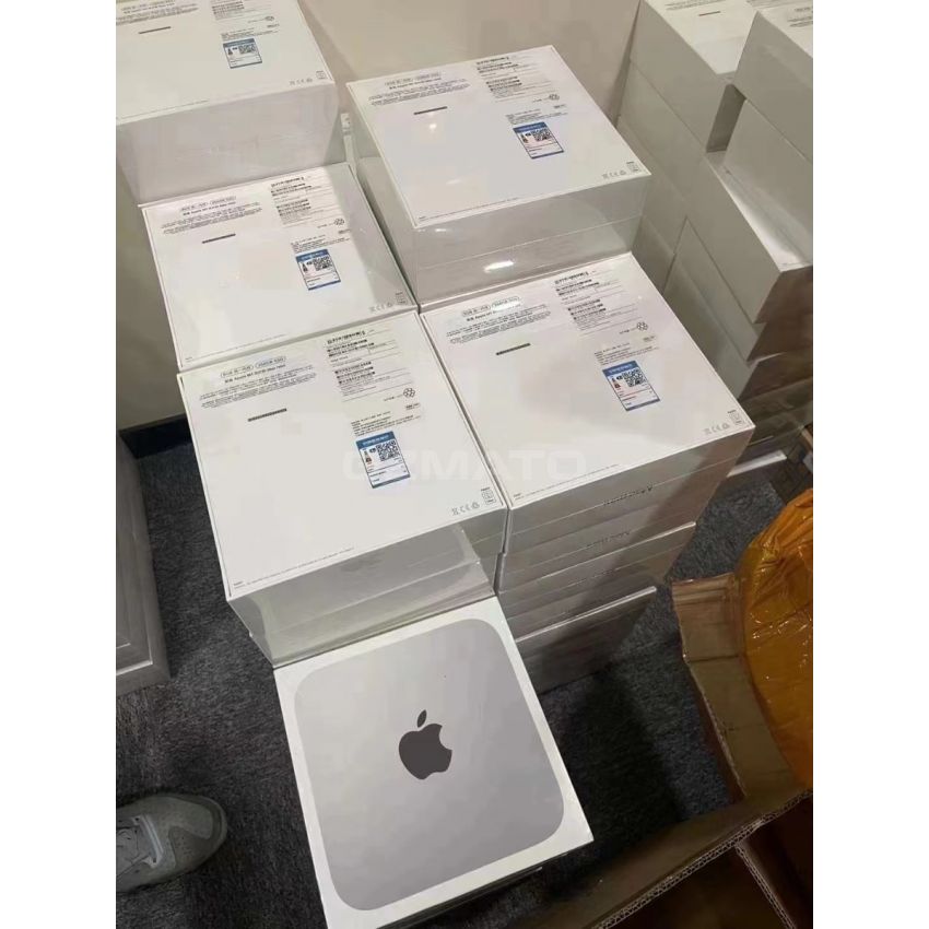 Apple - Mac mini Desktop - M1 Chip 8GB Memory - 256GB - 512GB SSD - Silver