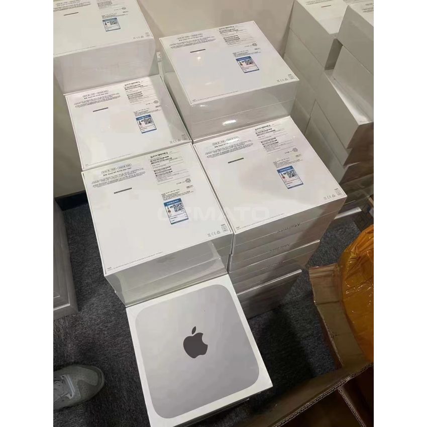 Apple - Mac mini Desktop - M1 Chip 8GB Memory - 256GB SSD - Silver