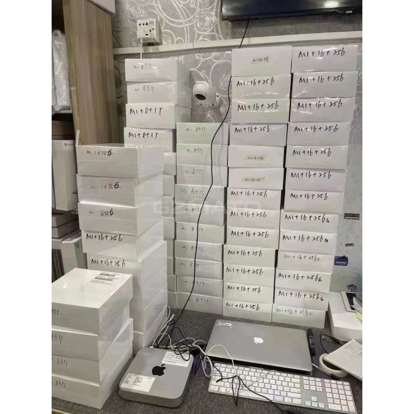 Apple - Mac mini-Desktop - M1 Chip 8GB Memory 2TB SSD - Officially Refurbished - Silver