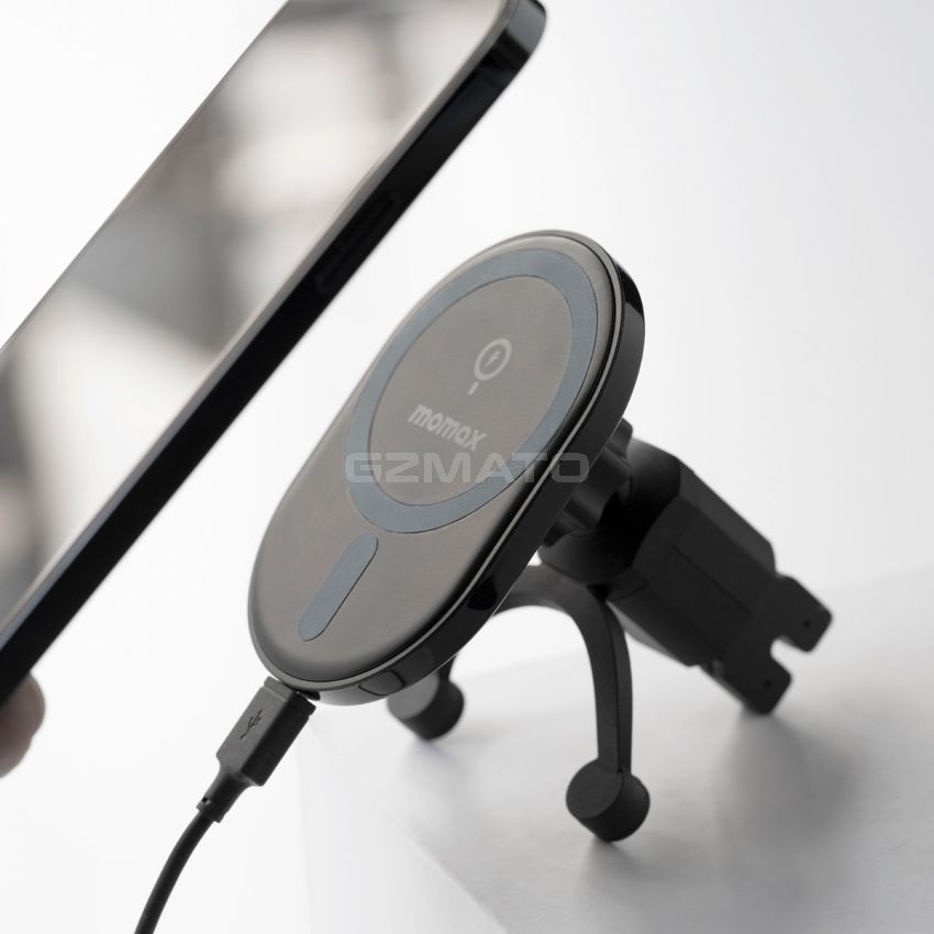 MOMAX Q. Mag Mount Magnetic Wireless Charging Car Mount CM17