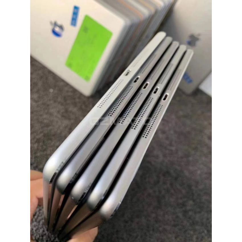 USED Apple iPad 5 WLAN 32GB 9.7-Inches - Black, Silver (5th Generation)