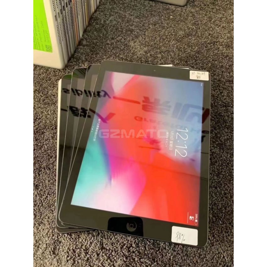 USED Apple iPad 5 WLAN 32GB 9.7-Inches - Black, Silver (5th Generation)