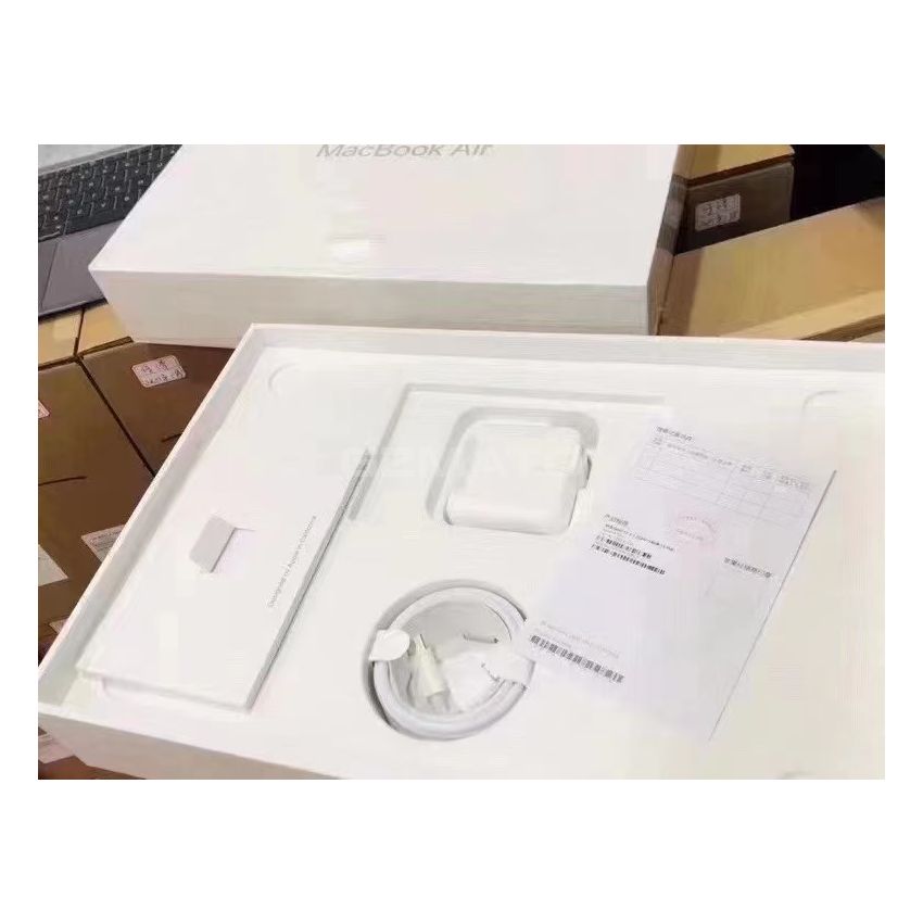 New Apple MacBook Air 13-Inches Core i5 RAM16GB SSD512GB -VE6 VH6 VK6