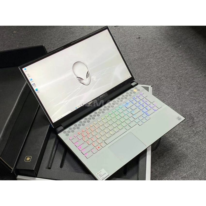 Like New M17 R3 Gaming Laptop 10th Gen i9-10980HK up to 5.3GHz GeForce RTX2080 Super 8GB 17.3