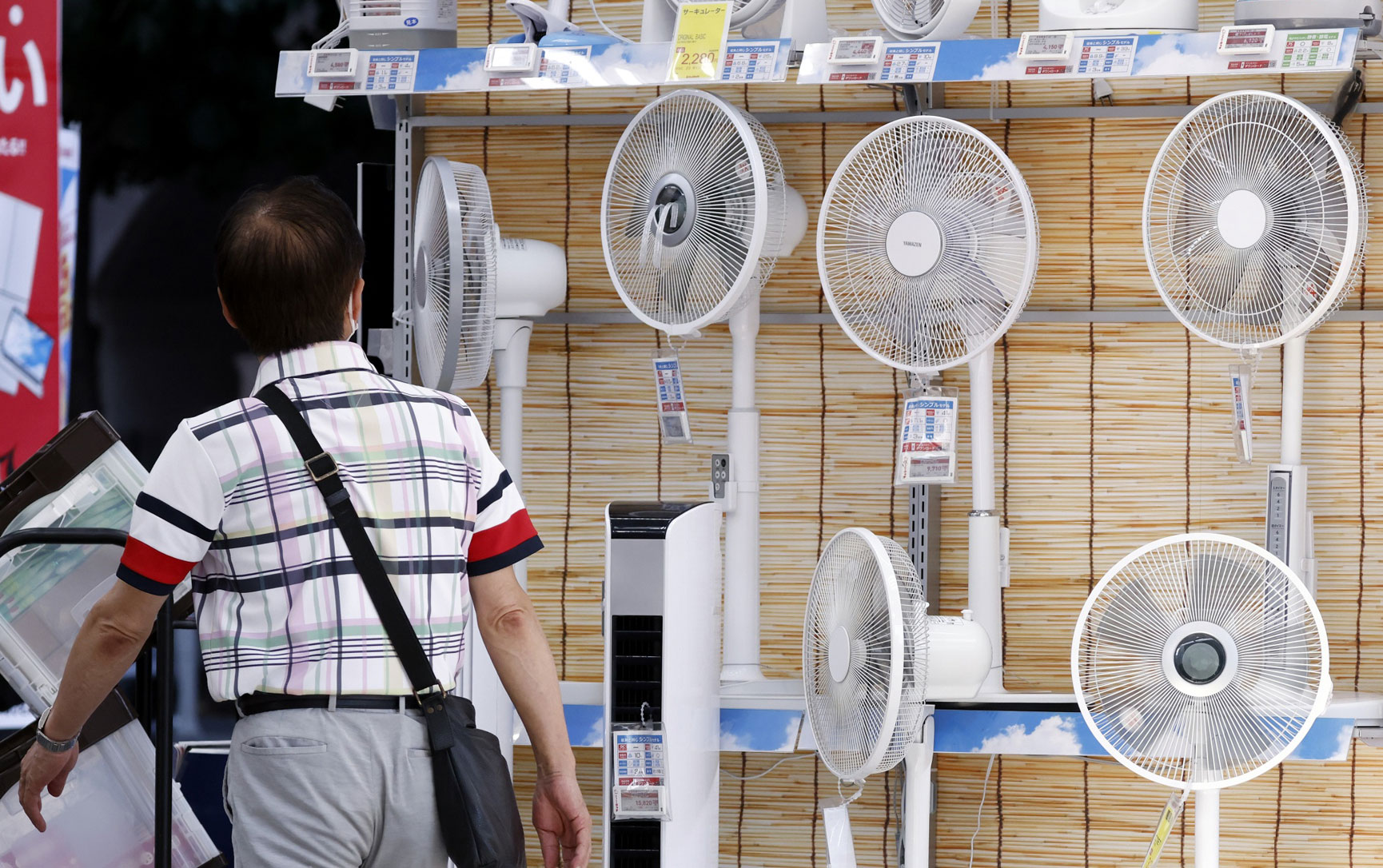 Japan’s Top Power Generators Rally as Heat Spurs Energy Demand