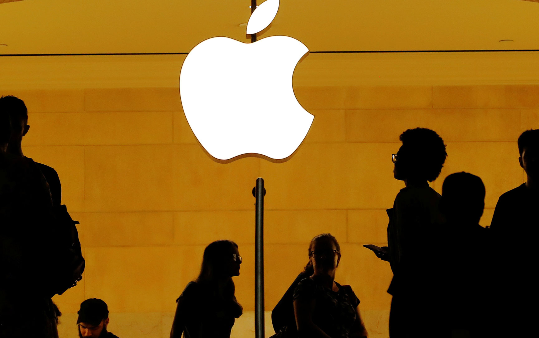 Apple inches closer to $3 trillion market cap