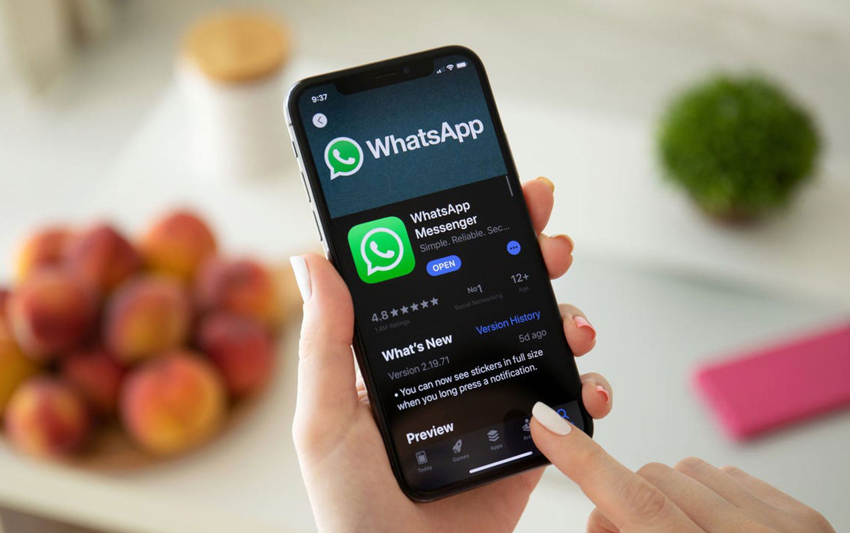 WhatsApp for iOS is Preparing to Launch a Reactions Feature