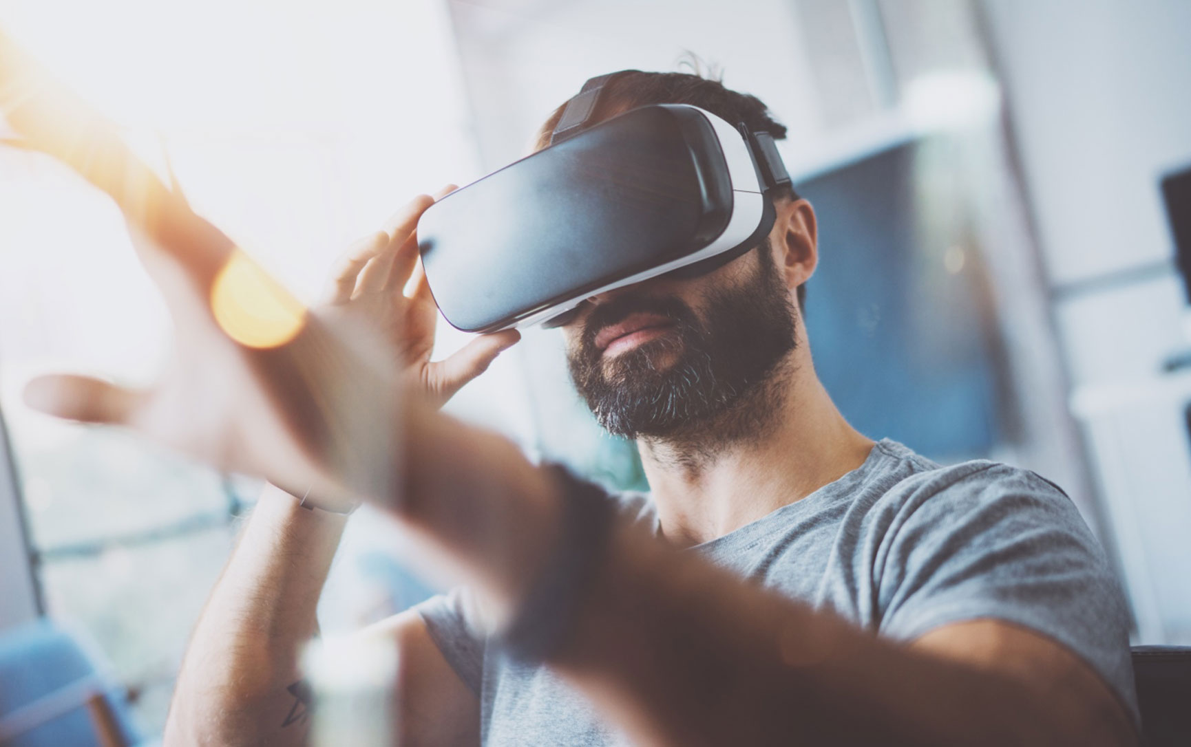 Researchers find way to shrink a VR headset down to normal glasses size