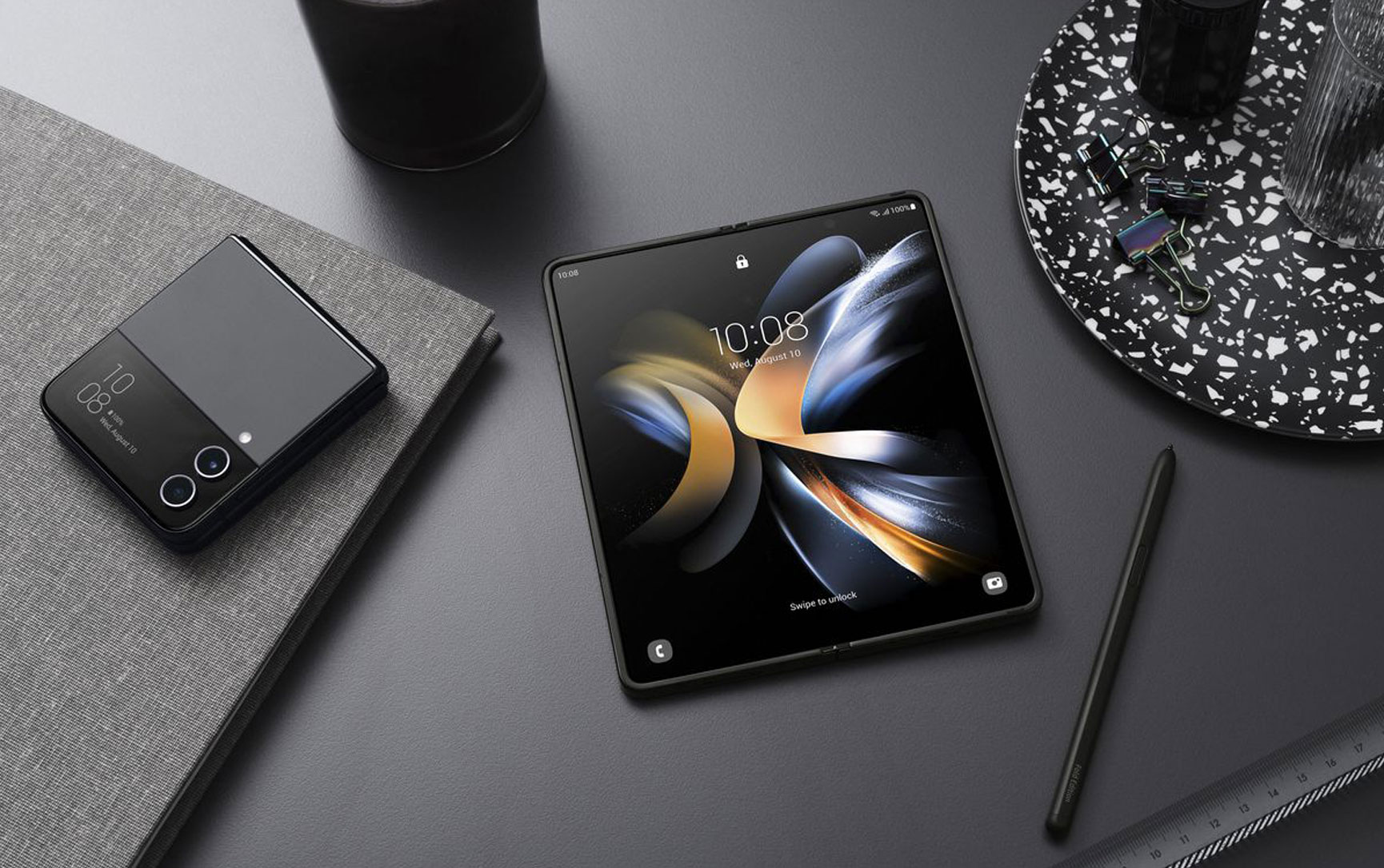 Samsung Galaxy Z Fold 4 vs. Galaxy Z Flip 4: What Makes the Two Foldable Phones Different?