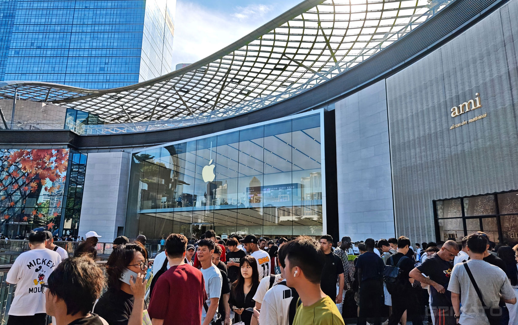Instant Sellout: iPhone Air Demand Explodes in China Following Regulatory Clearance