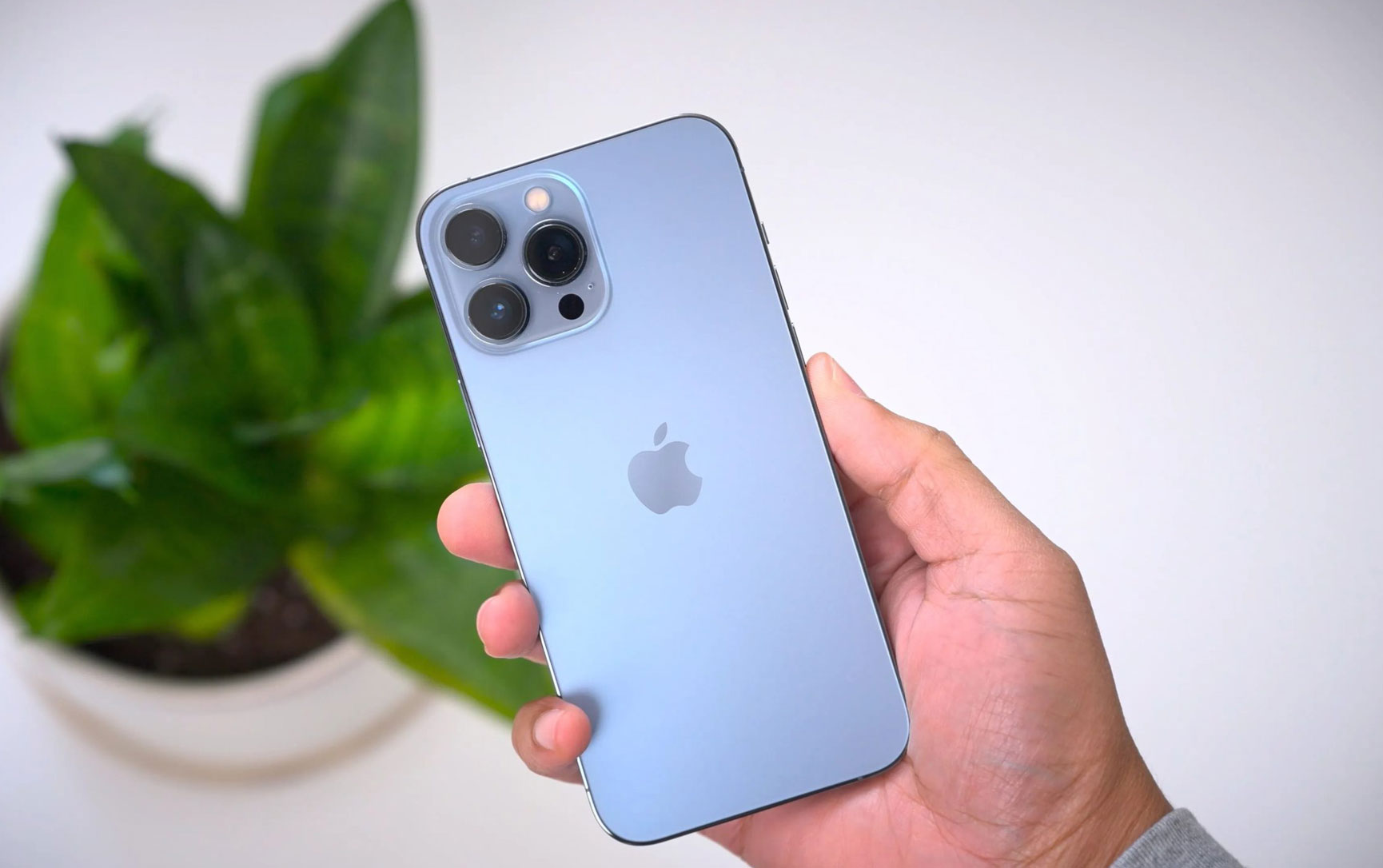 Report: iPhone 13 line remains more supply constrained than iPhone 12 last year