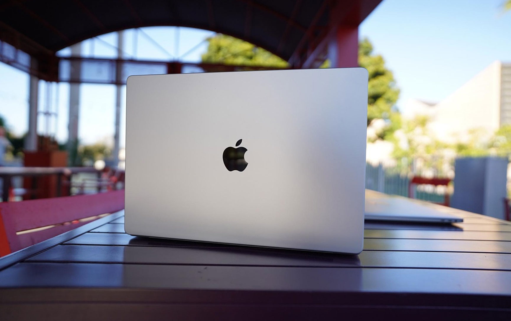Apple’s MacBook Pro M2 is Launching in 2022 | No 120Hz ProMotion Display?