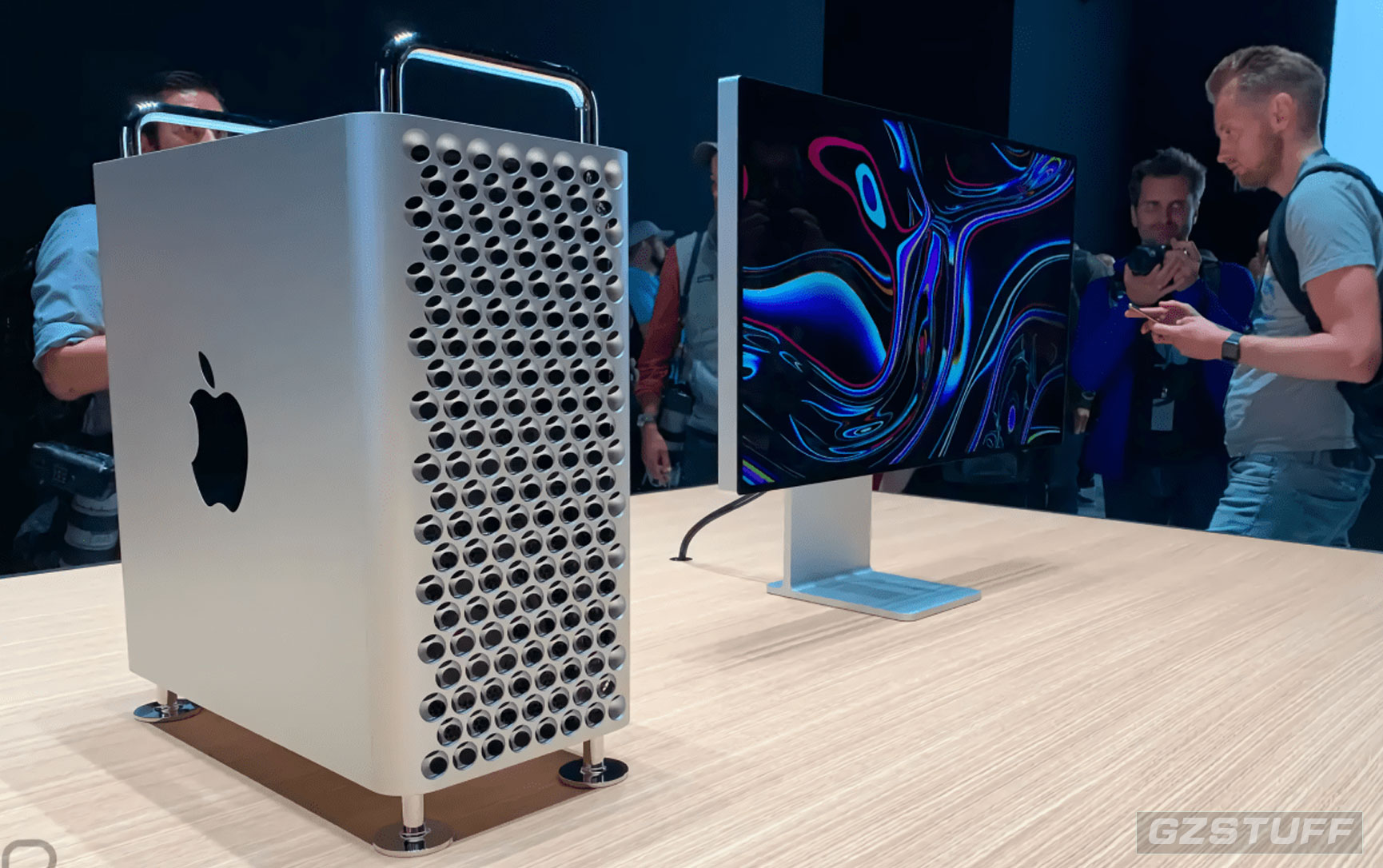 Gurman: Apple cancels plans for high-end ‘M2 Extreme’ chip, but new Mac Pro will retain expandability options for RAM and storage