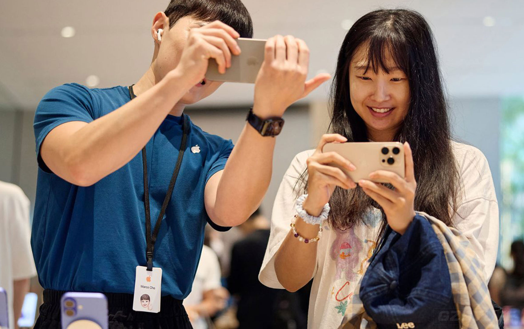 It’s iPhone 16 day: Official photos from Apple Stores around the world