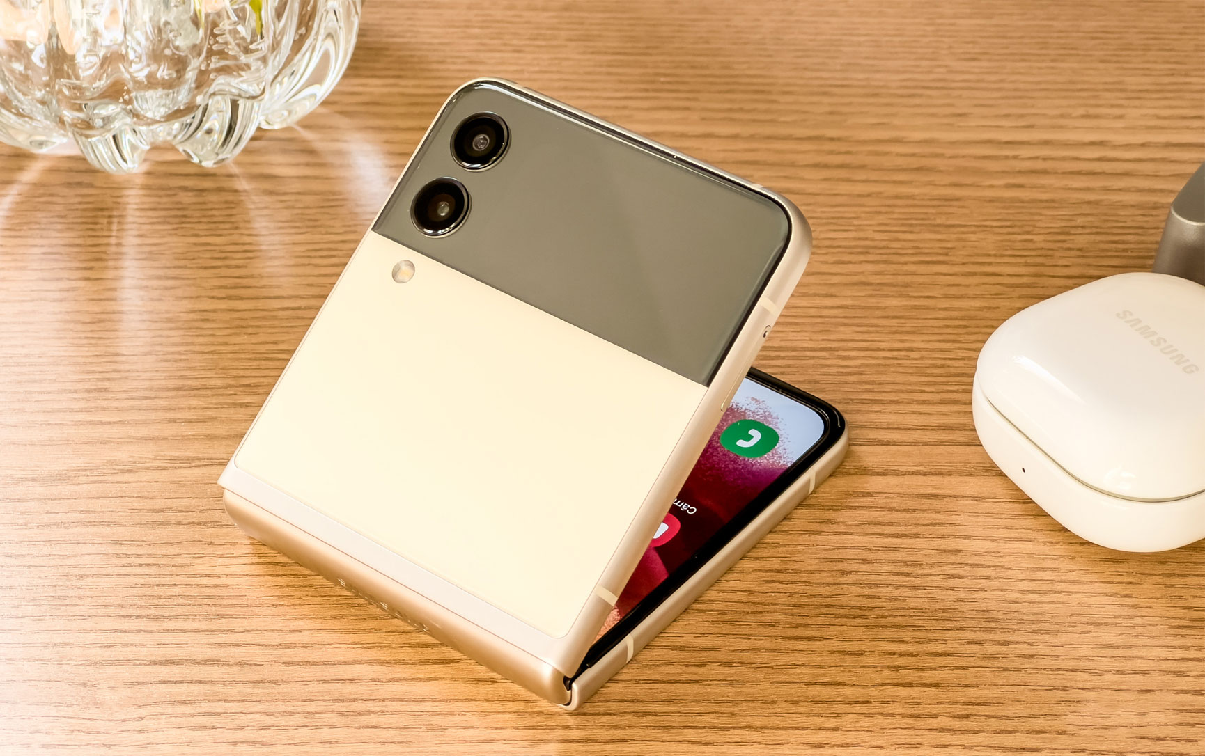 Samsung again mocks the lack of a foldable iPhone, but sales data shows buyers don’t care 