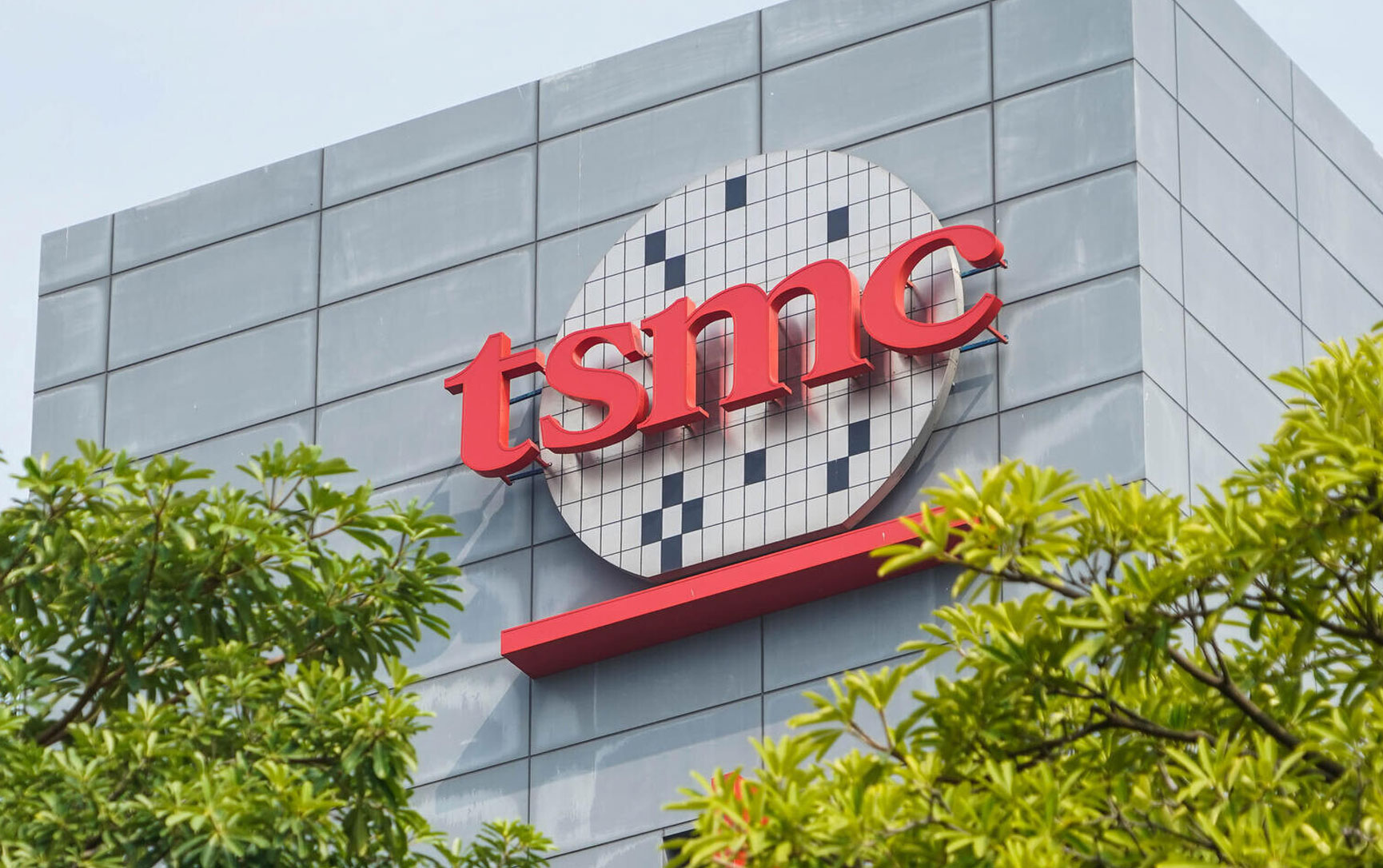 iPhone 14 helped TSMC boost revenue by 48%, as other chipmakers suffer