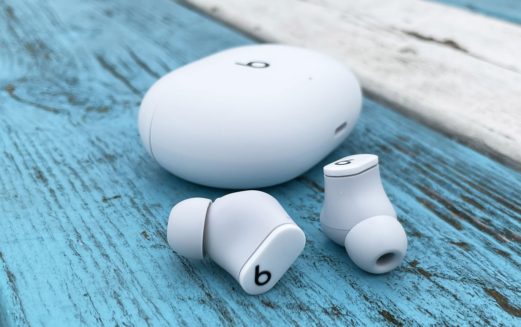 Apple Releases Firmware Update for Beats Studio Buds | Performance Improvements and Bug Fixes
