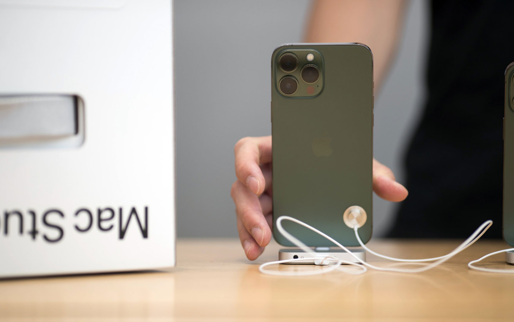 [RUMOR] iPhone 14 at a Disadvantage Against Next-Gen Android Phones Due to Gap Between Base and Pro Models—Here's Why