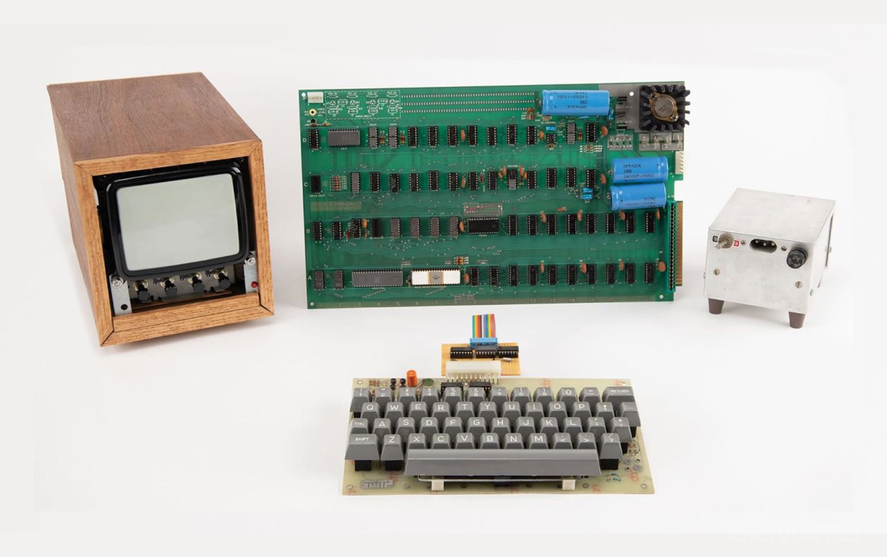 Fully functional Apple-1 Computer sells for $375,000 at auction