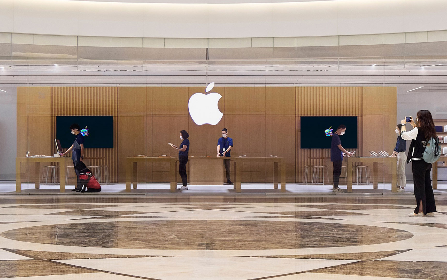 Apple opens new store in Wuhan, brings dedicated product pickup area