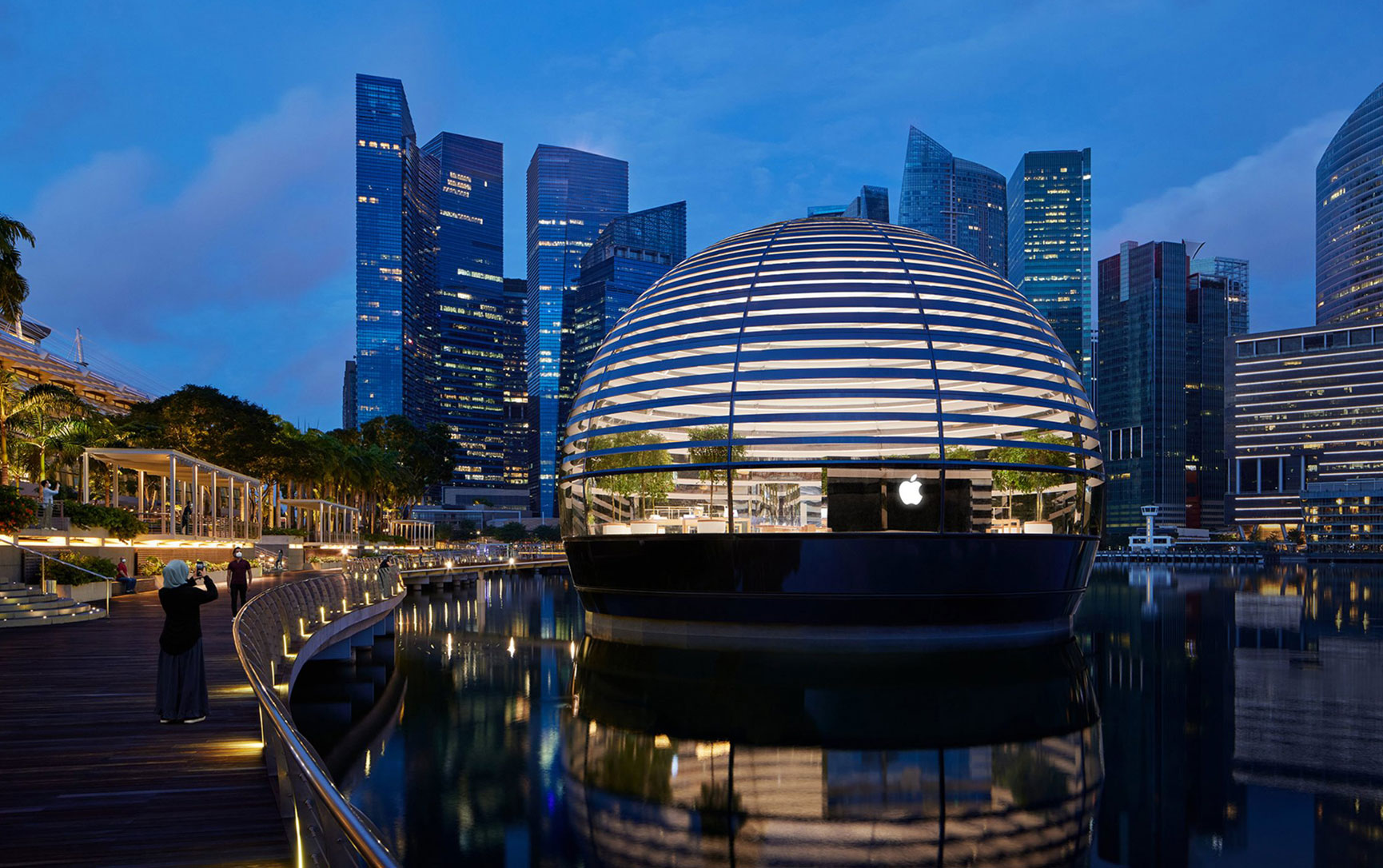 Apple celebrates its 40 year presence in Singapore, Tim Cook discusses his first ever Apple product in new interview