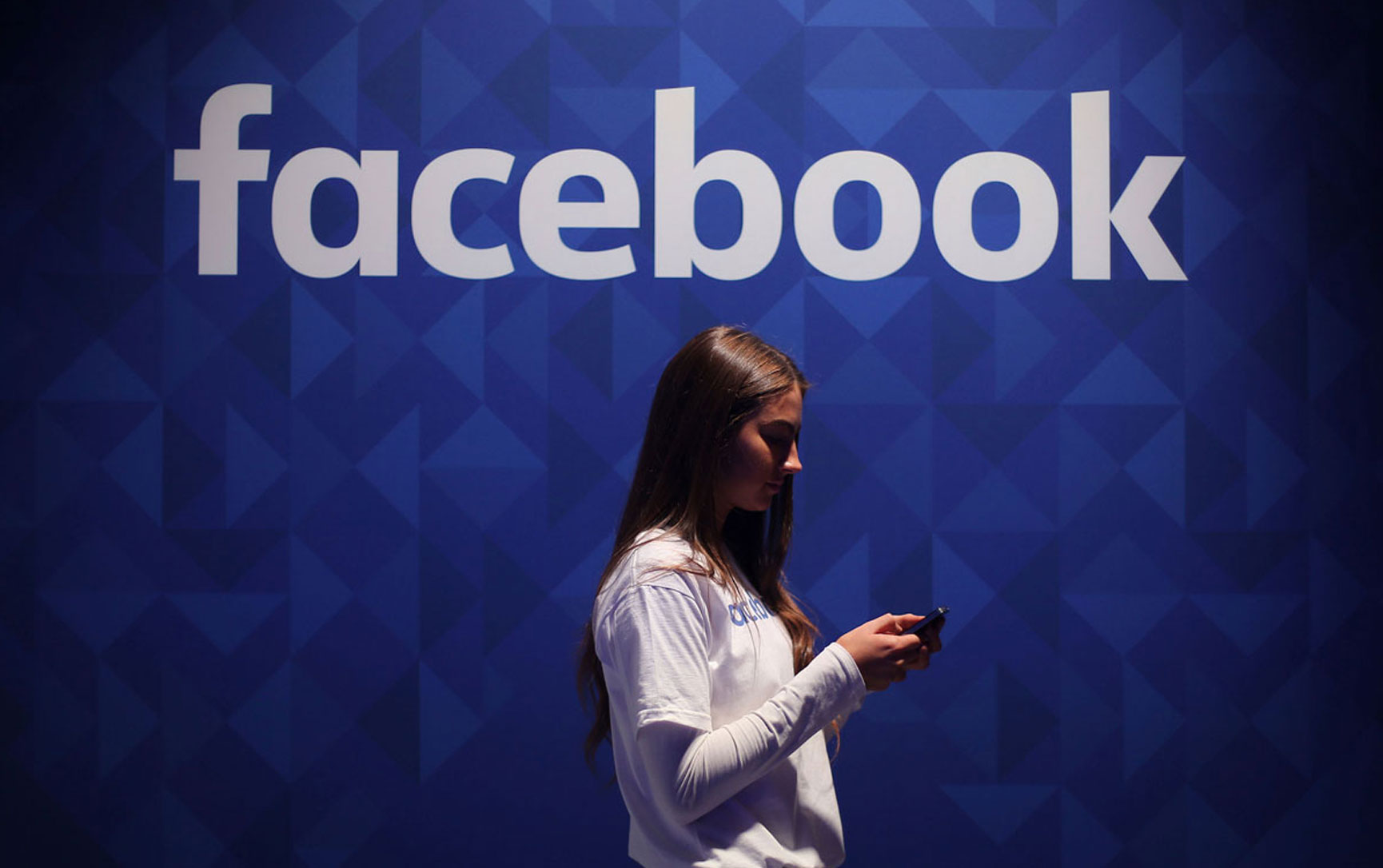 Facebook is shutting down its live shopping feature on October 1