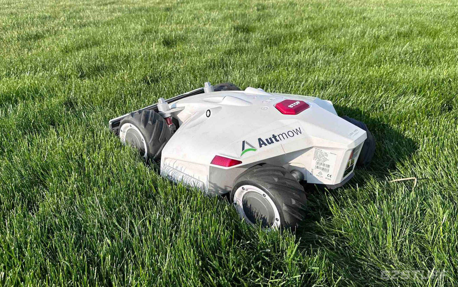 Review: iPhone plus GPS means this robot mower can cut straight lines without perimeter wire