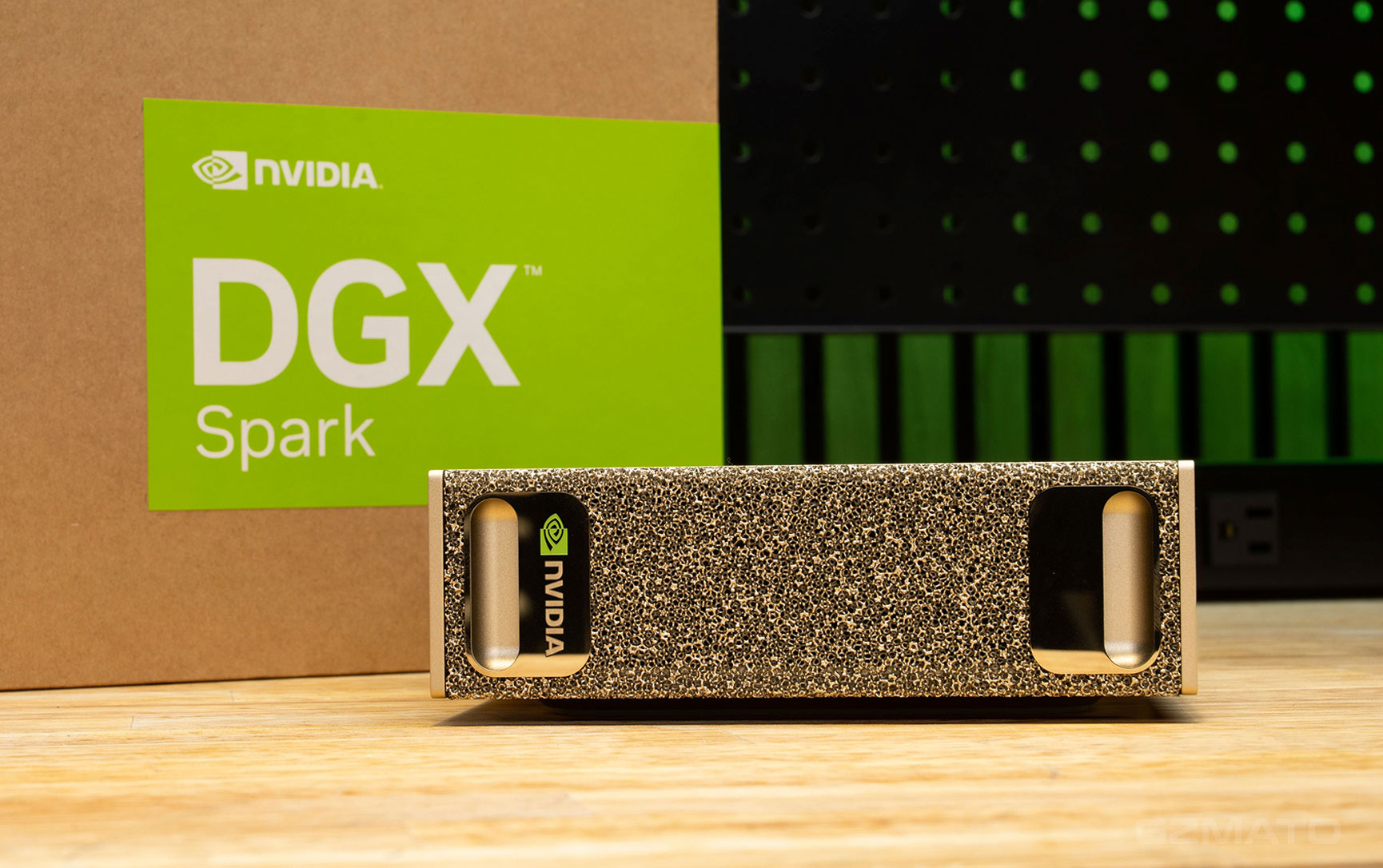 NVIDIA DGX Spark vs Apple Mac mini M4 Pro: Which Local AI Machine Wins in 2026?