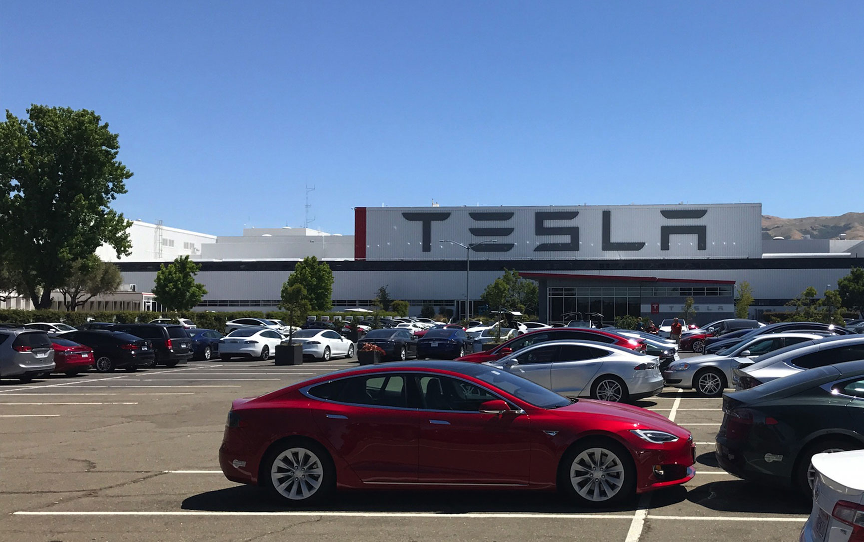 Tesla Loses Spot on S&P ESG Index Due to Concerns Over Crashes, Working Conditions