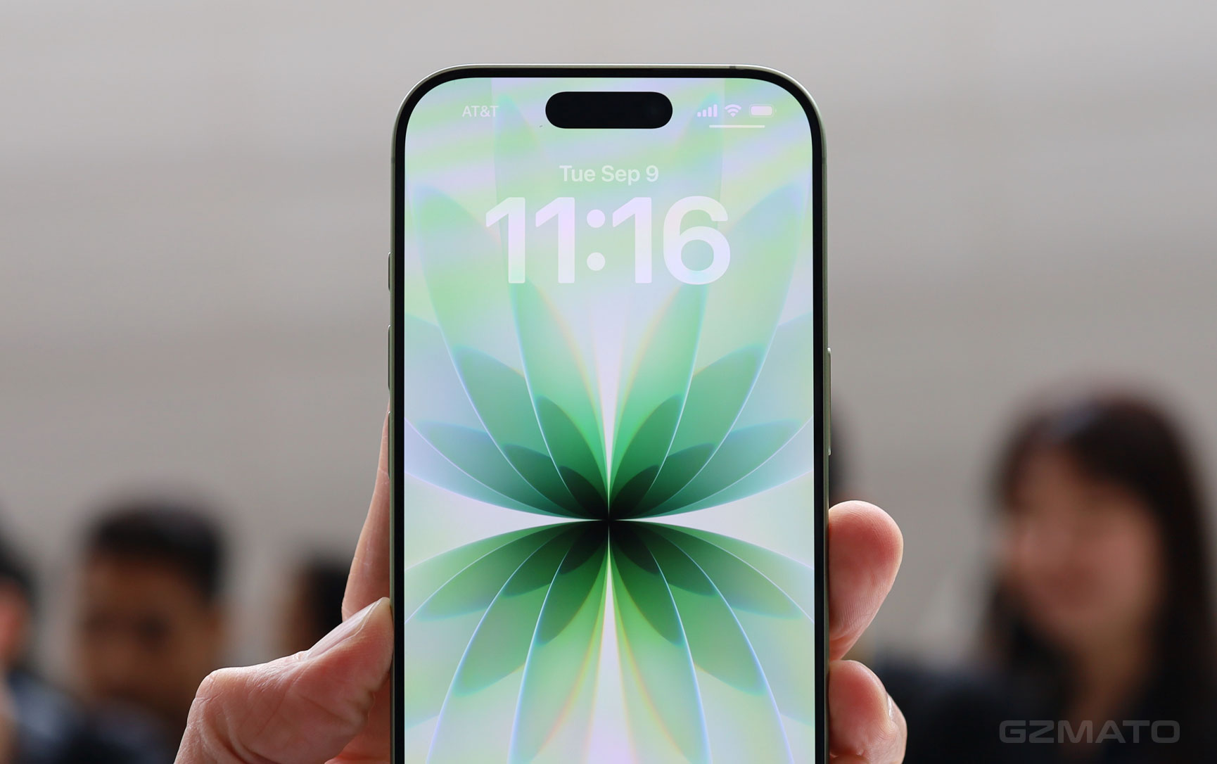 What the Internet Is Saying: The Biggest Debates Following the iPhone 17 Launch