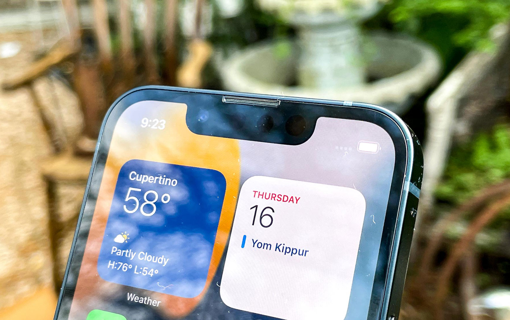 Apple says it will allow third-party iPhone 13 screen repairs after all